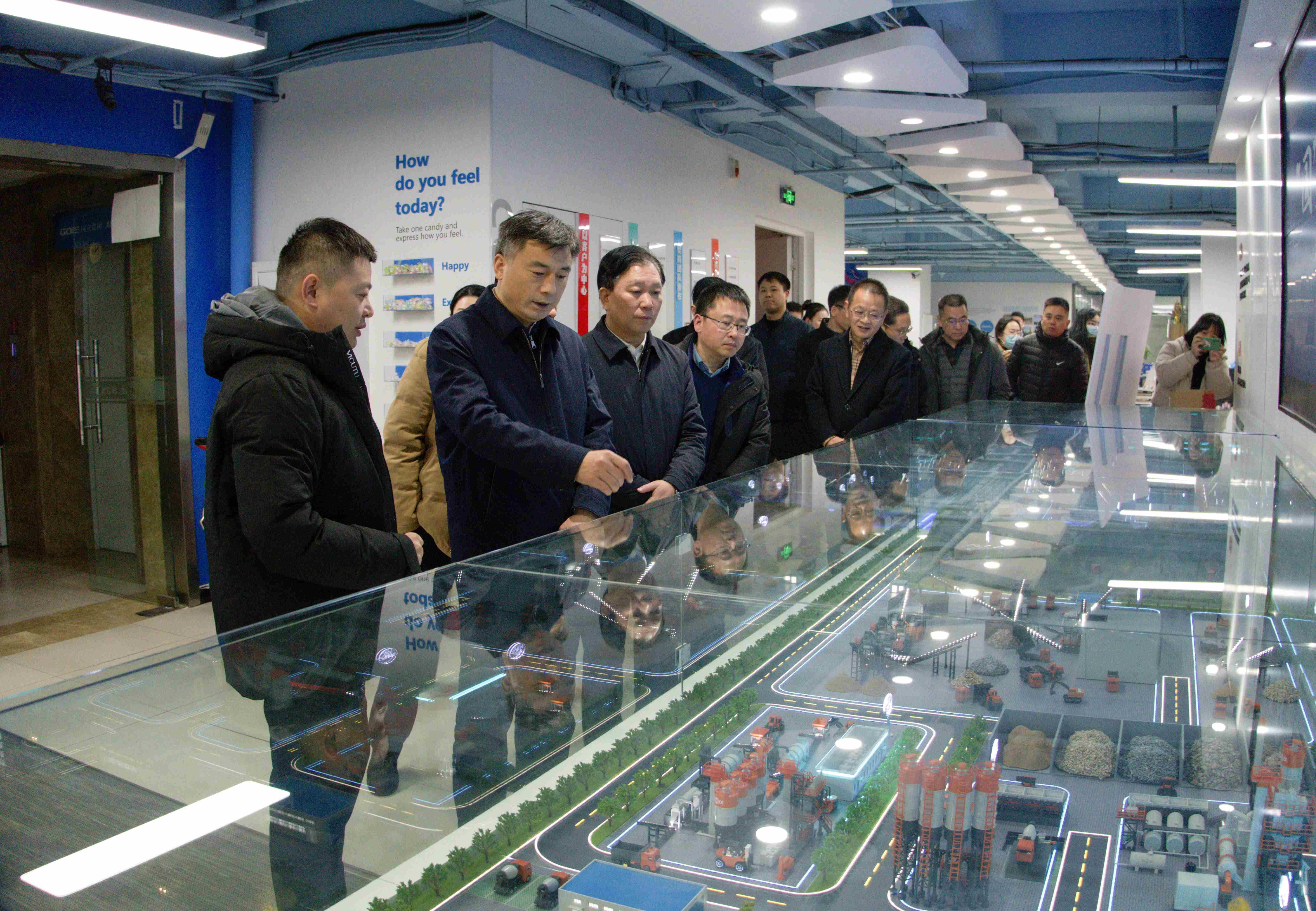 河南省商务厅跨境电商调研组一行莅临欧陆娱乐考察调研